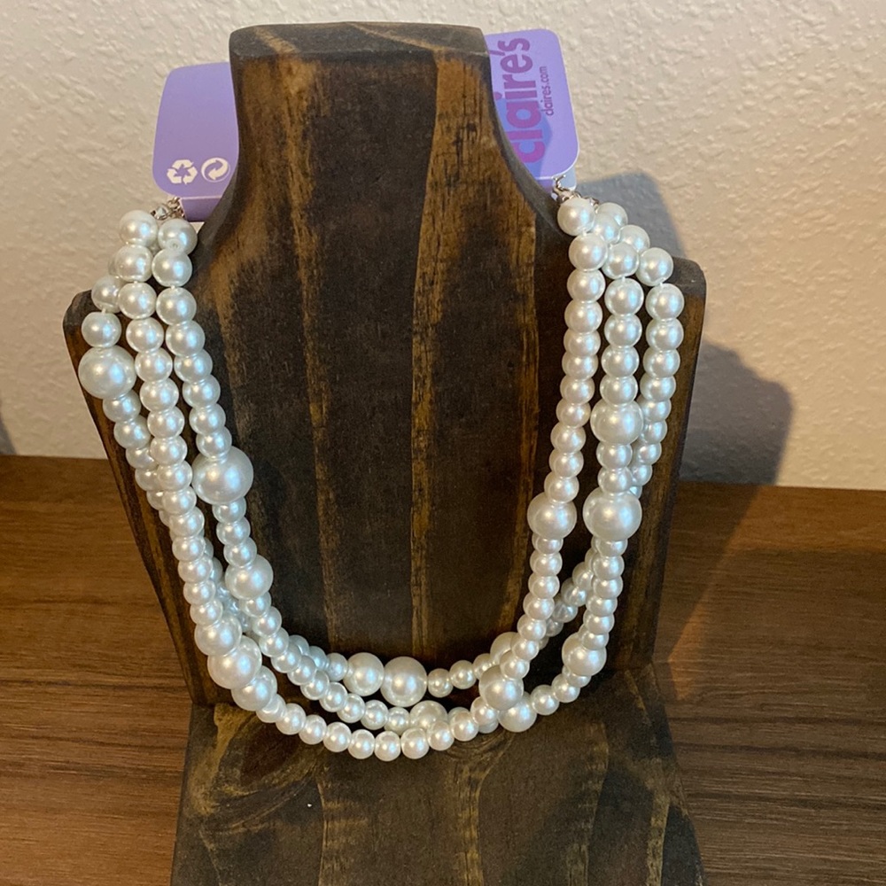 Claire’s glass pearl necklace